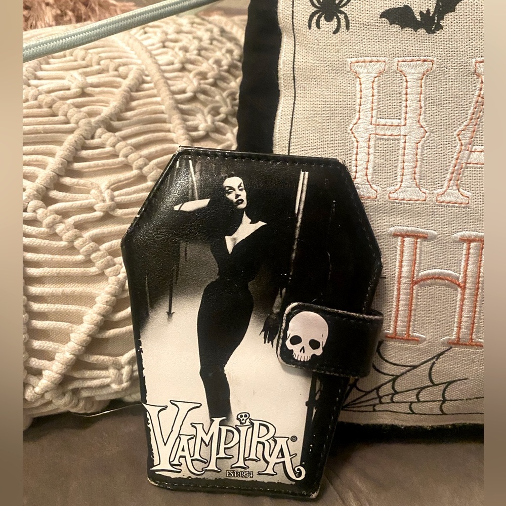 Vampira coffin wallet